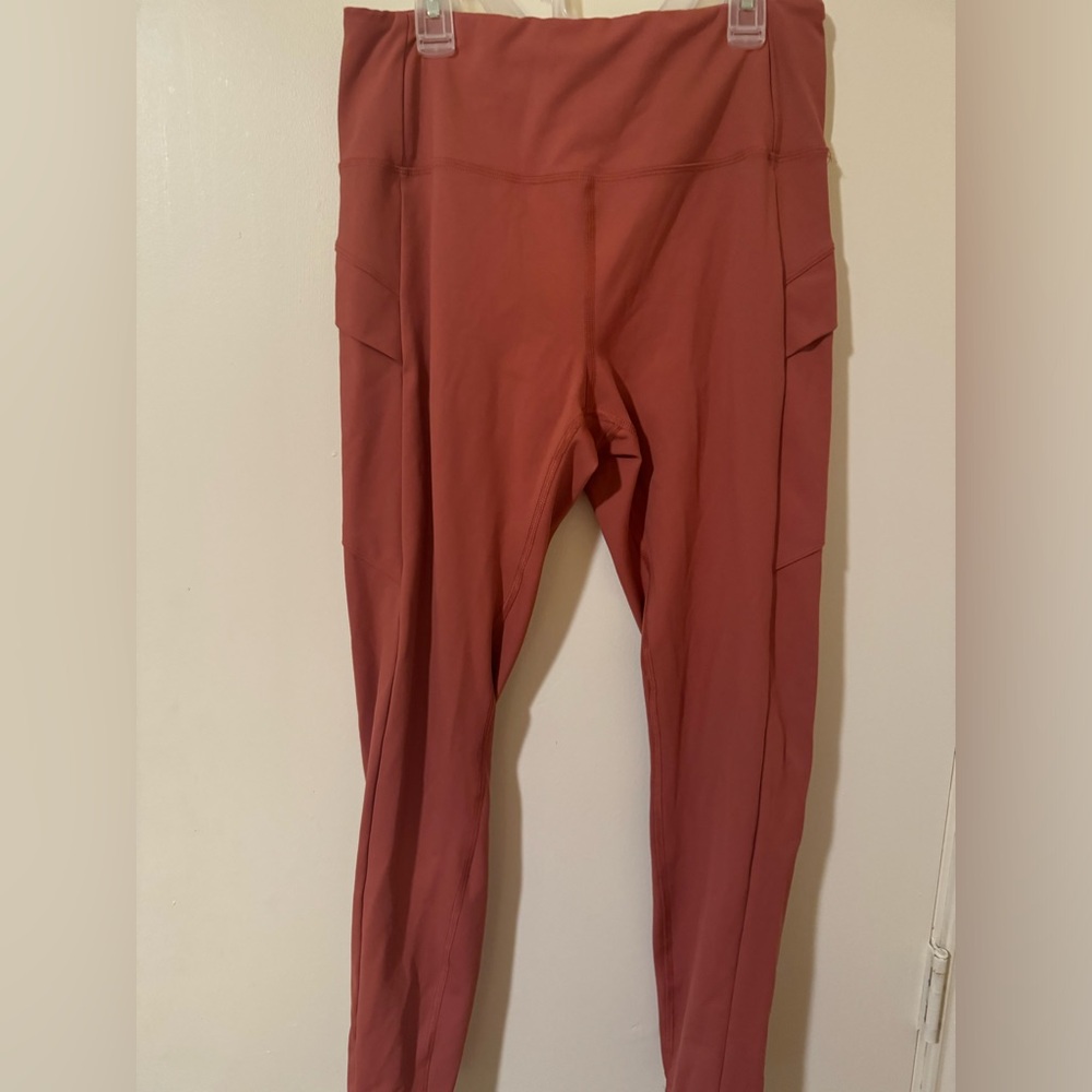 Women’s red leggings with pockets